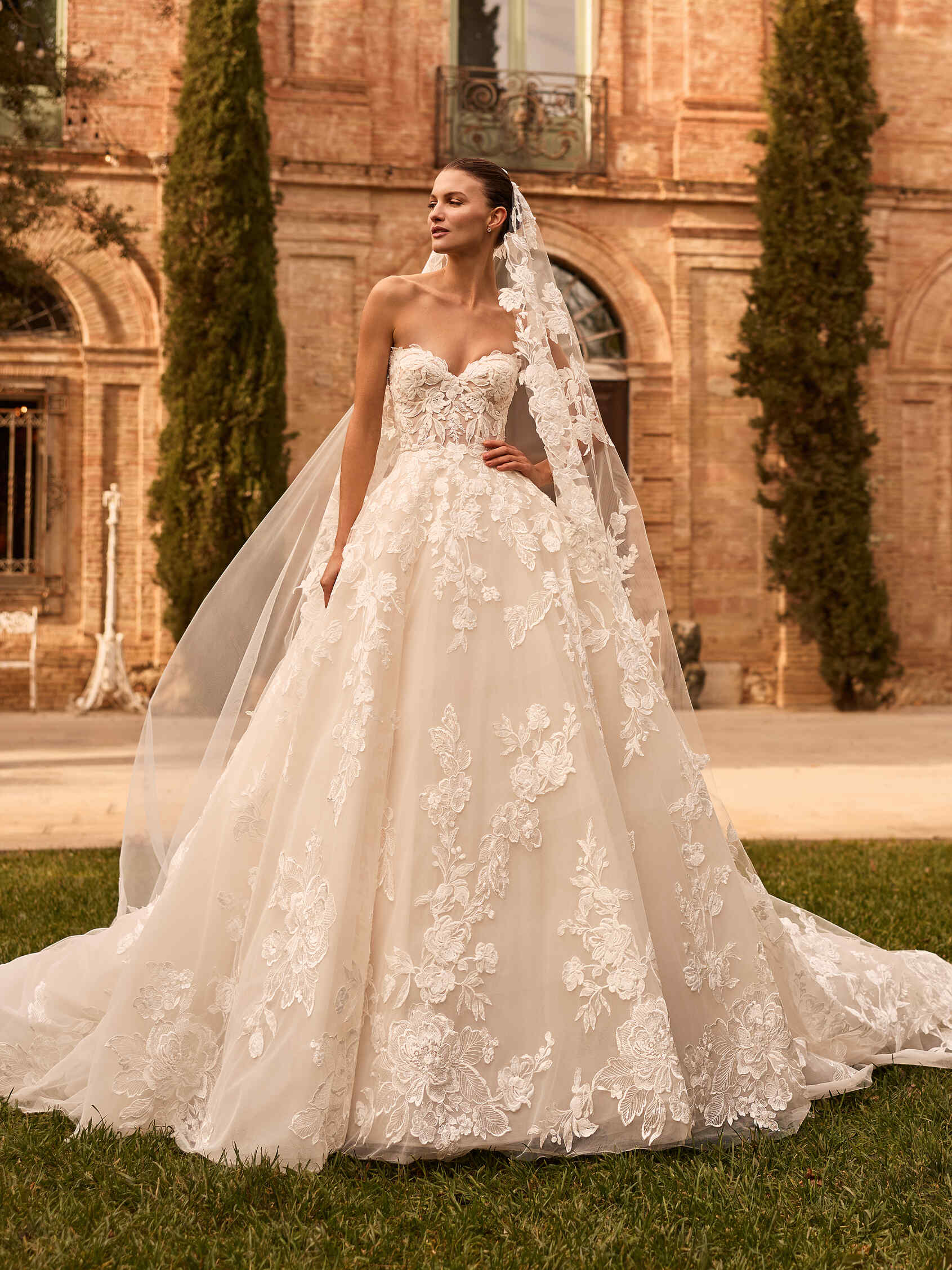 PRONOVIAS PRIVEE’ 2027 – LUCENTIA