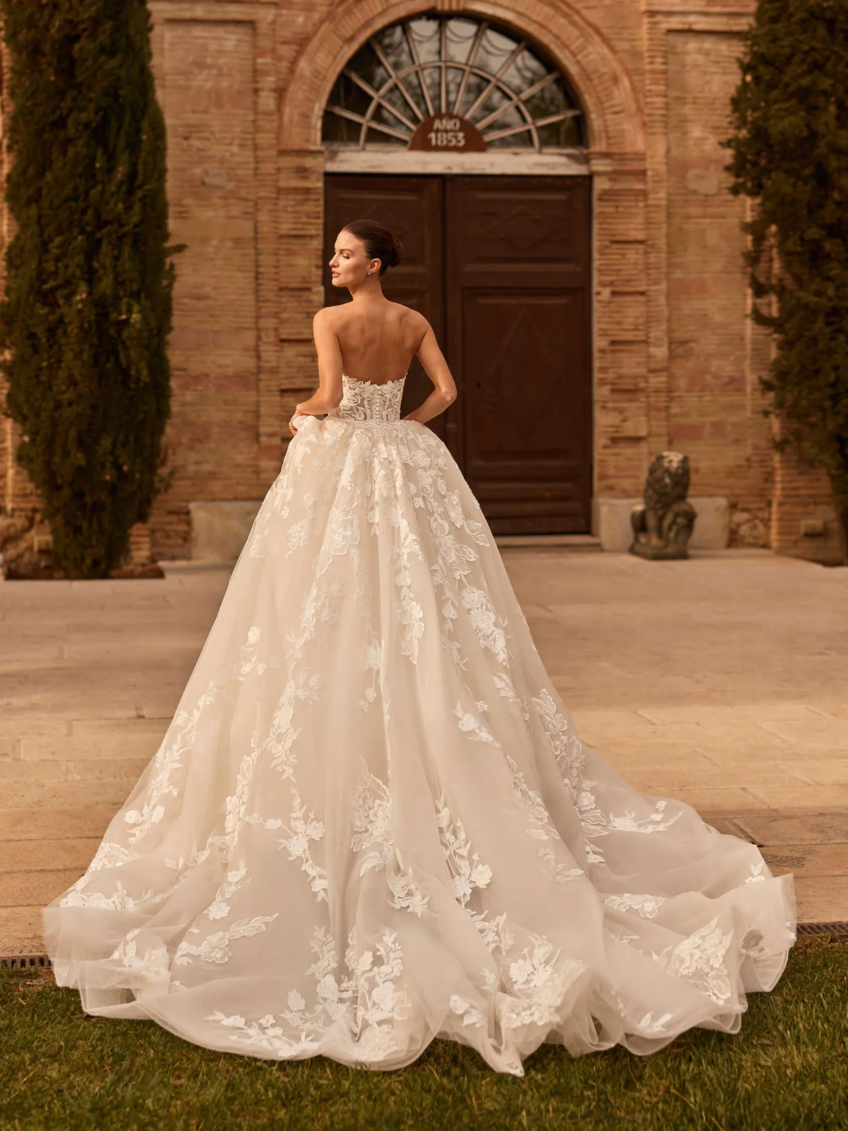 PRONOVIAS PRIVEE’ 2027 – LUCENTIA