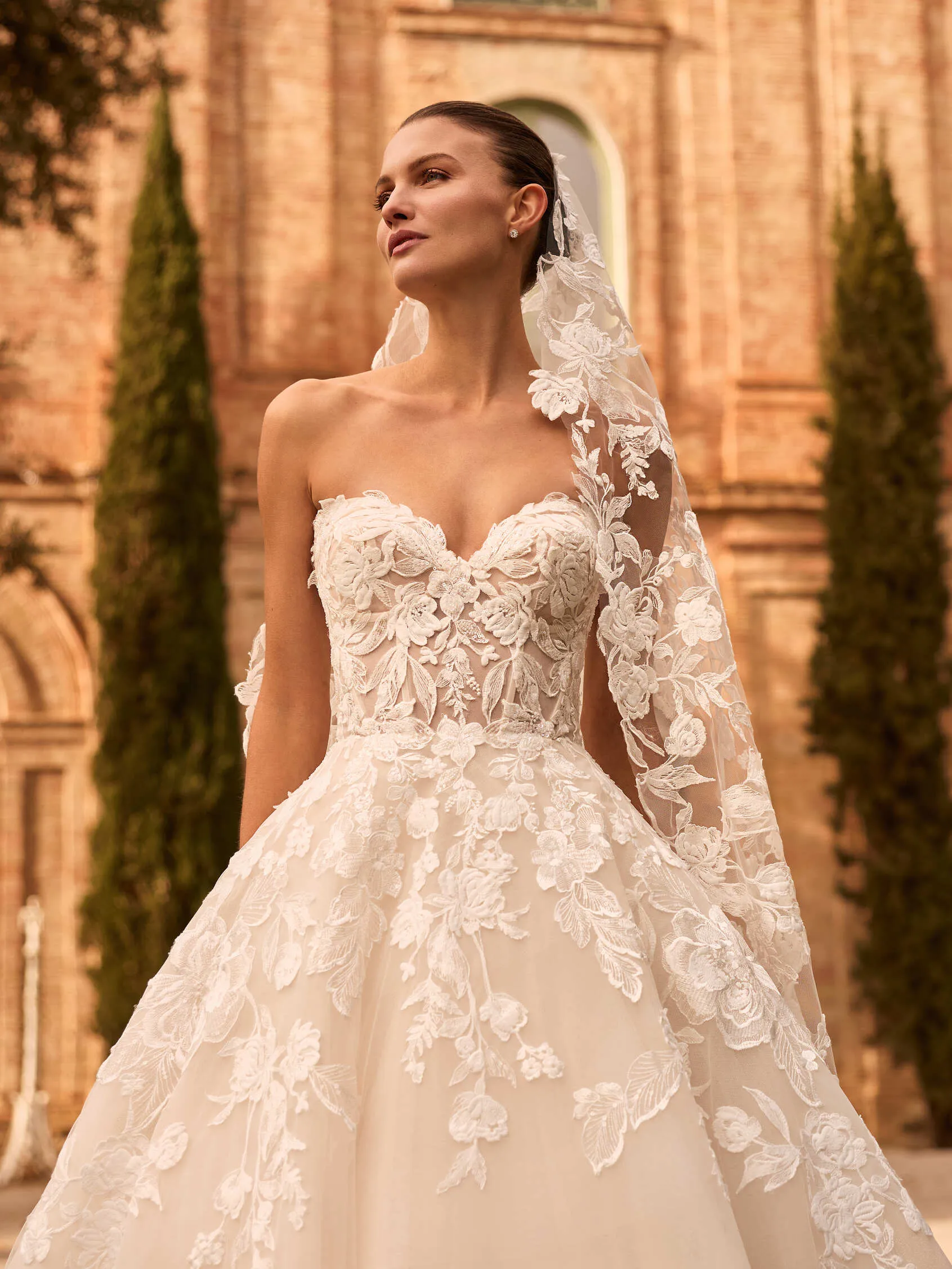 PRONOVIAS PRIVEE’ 2027 – LUCENTIA